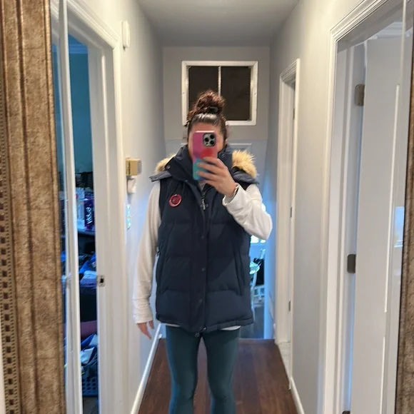 SuperDry Puffer Vest with fur lined hood - Picture 4 of 6